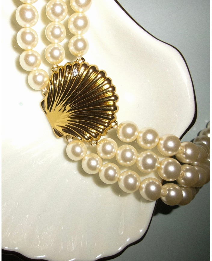 Collier not your business - The shell dealer