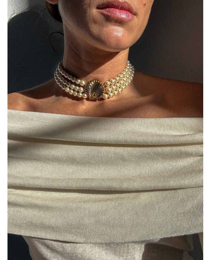 Collier not your business - The shell dealer